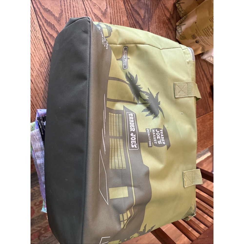 Trader Joe’s Large 8 Gallon Insulated Tote Bag Olive Green Zipper Foldable